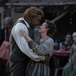 Olivia Colman blij met kostuum tegenspeler Wicker: 'Seksscènes minder gênant'
