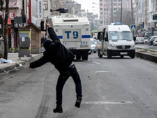 Zes doden door autobom bij politiebureau Turkije