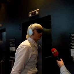 Video | Joost Klein negeert journalist na uitsluiting juryshow: 'Fijne dag nog'