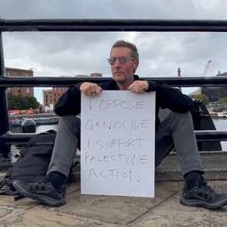 Video | Massive Attack-zanger opgepakt voor steun aan verboden pro-Palestijnse groep