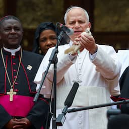 Paus haalt fel uit: 'Wereld wordt verwoest door paar tirannen'