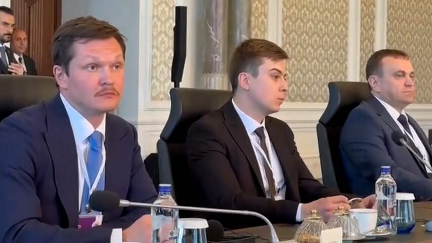 Russische en Oekraïense delegatie zitten tegenover elkaar in Turkije