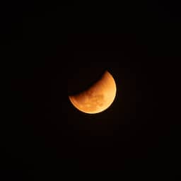 Komende nacht gedeeltelijke maansverduistering, speciale bril dit keer niet nodig