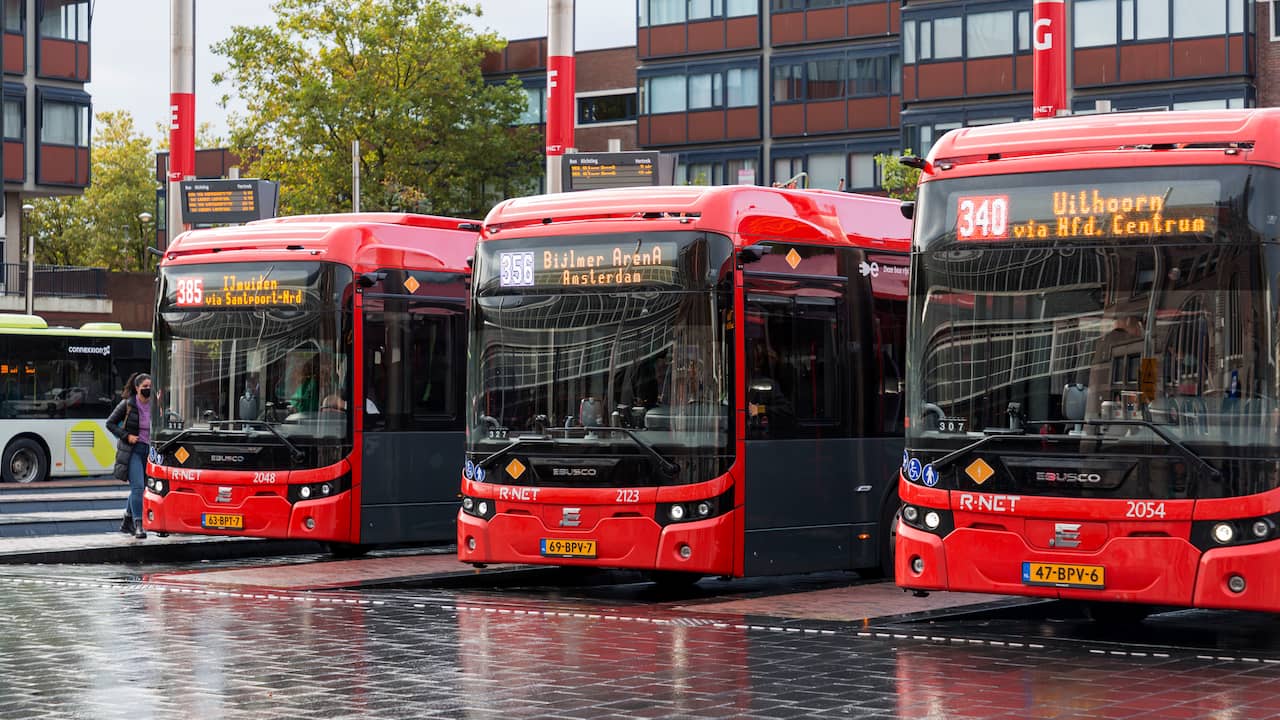Man betast vrouw in Haarlemse bus en valt ook andere vrouwen lastig