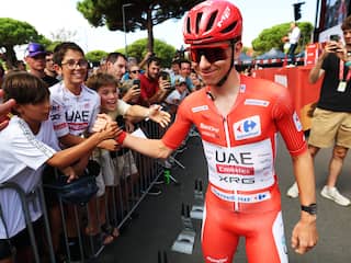 Pogacar succesvol geopereerd aan sleutelbeen na harde val in Vuelta