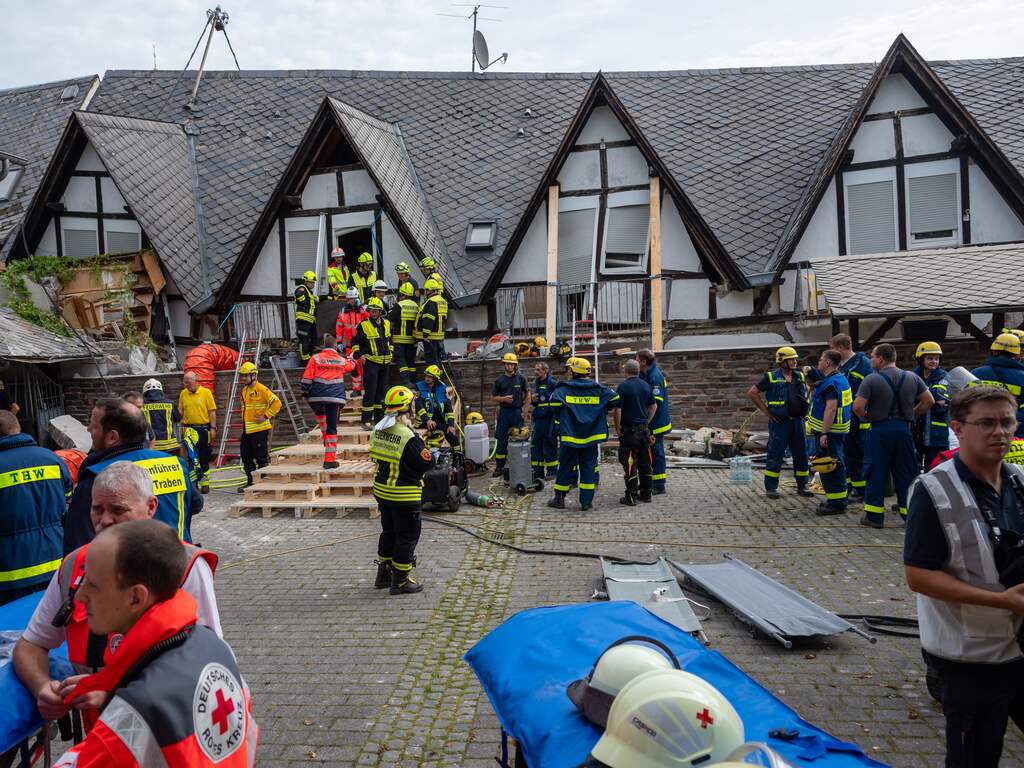 Ook vader van Urks gezin gered uit puin van Duits hotel, twee mensen nog vast