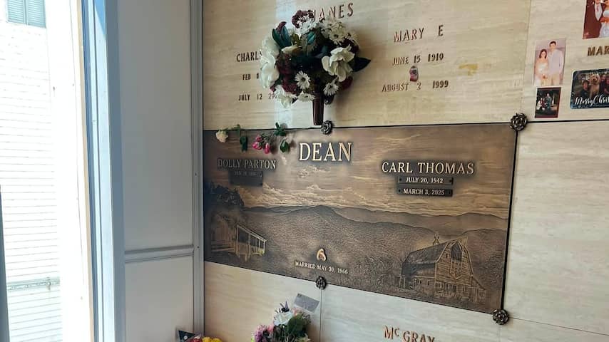 Foto bij Dolly Parton is vrijdag in besloten kring begraven in Nashville