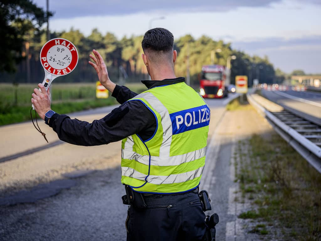 Man blijkt na grenscontrole bij Venlo nog 19 jaar celstraf te moeten uitzitten