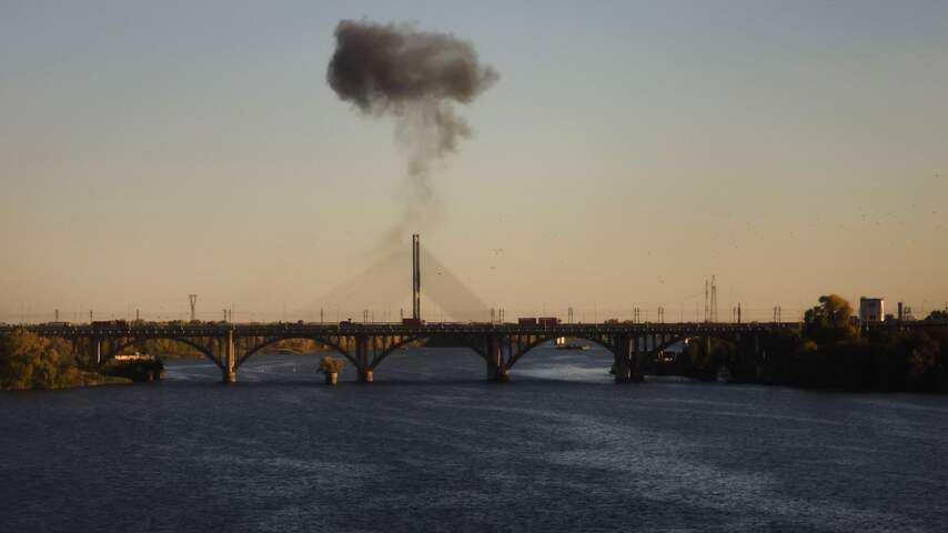 Foto bij Burgemeester Kyiv slaat alarm over 'dramatische situatie' na aanvallen op brug
