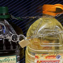 Explainer | Waarom olijfolie achter slot en grendel staat in Spaanse winkels