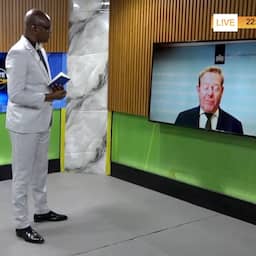 Video | Premier Sierra Leone boos na tv-interview Van Weel over Bolle Jos