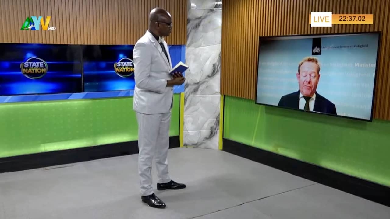 Foto bij Video | Premier Sierra Leone boos na tv-interview Van Weel over Bolle Jos