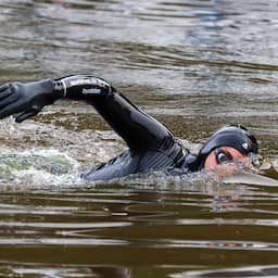 Maarten van der Weijden zwemt laatste grote tocht voor kankeronderzoek