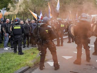 Extreemrechtse betoging op Malieveld ontbonden na geweld tegen ME, noodbevel van kracht