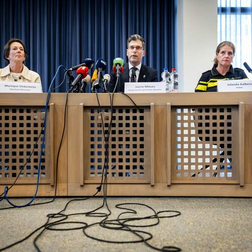 Illustratie bij: Live Overasselt | Agenten werden direct onder vuur genomen, tien plaatsen delict