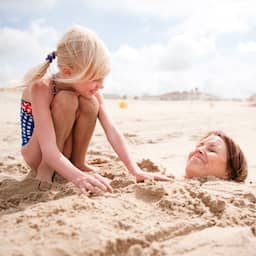 Fris weer maakt plaats voor hitte: ruim 30 gradenén onweersbuien verwacht