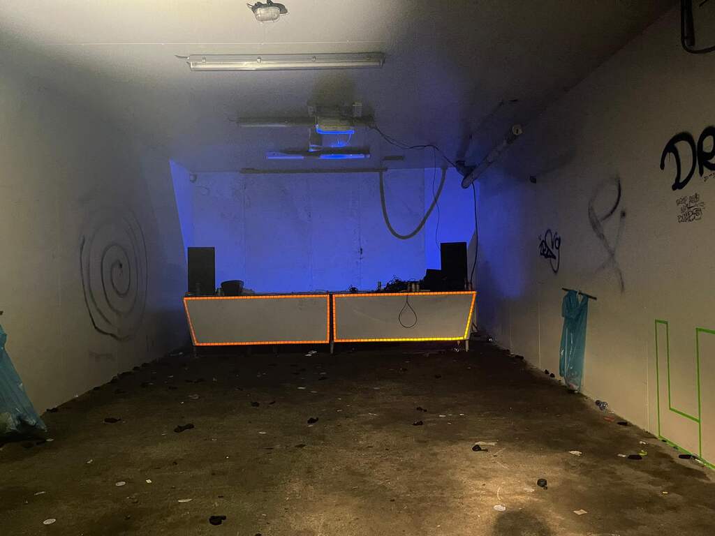 Meer dan 100 bekeuringen bij illegaal feest in koelcel van bedrijfspand Zeist