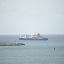 Nederland gaat drie zieke opvarenden cruiseschip opvangen, onder wie één Nederlander