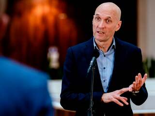 Coronacijfers volgens ic-baas genoeg gedaald voor stap 2: kan de vlag al uit?