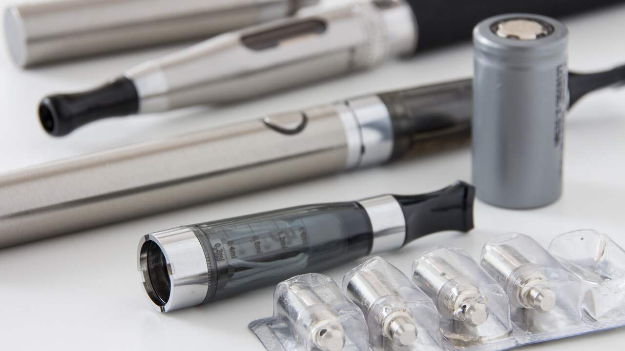 vape met smaak Smaakjesverbod vapes blijft staan bij rechter: 'Beschermt volksgezondheid'  | Economie