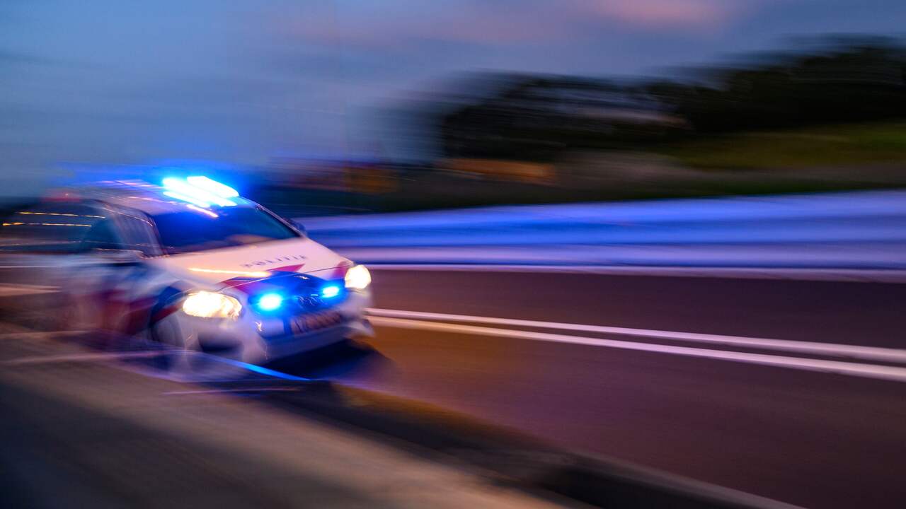 Foto bij Dode bij ongeval op A76 in Limburg, slachtoffer meermaals door auto's geraakt