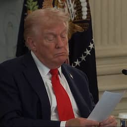 Video | Trump krijgt op persconferentie briefje over deal Israël en Hamas