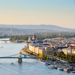 Twee doden en vermisten na botsing tussen boten op Donau in Hongarije