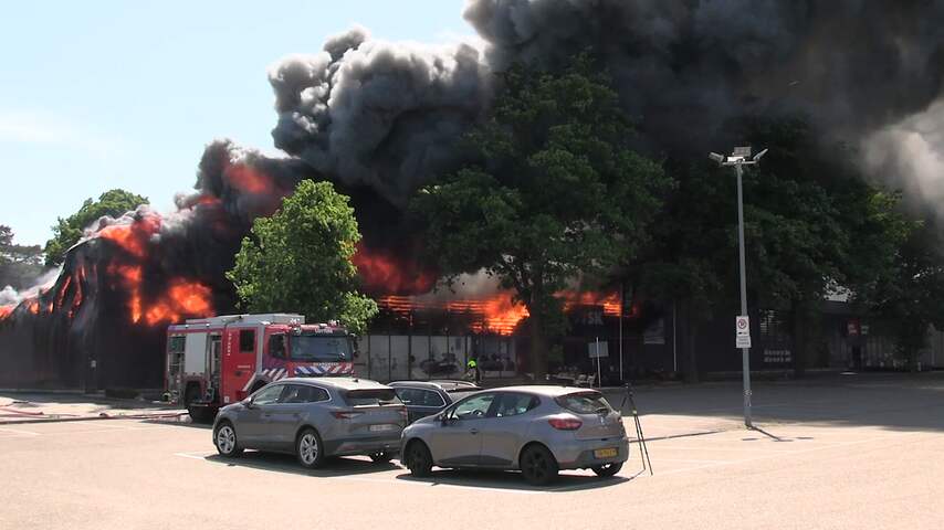 Woonwinkel in Limburgse plaats Horst staat in lichterlaaie