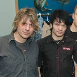 Oud-manager Sum 41 ontkent seksueel misbruik van leadzanger Deryck Whibley