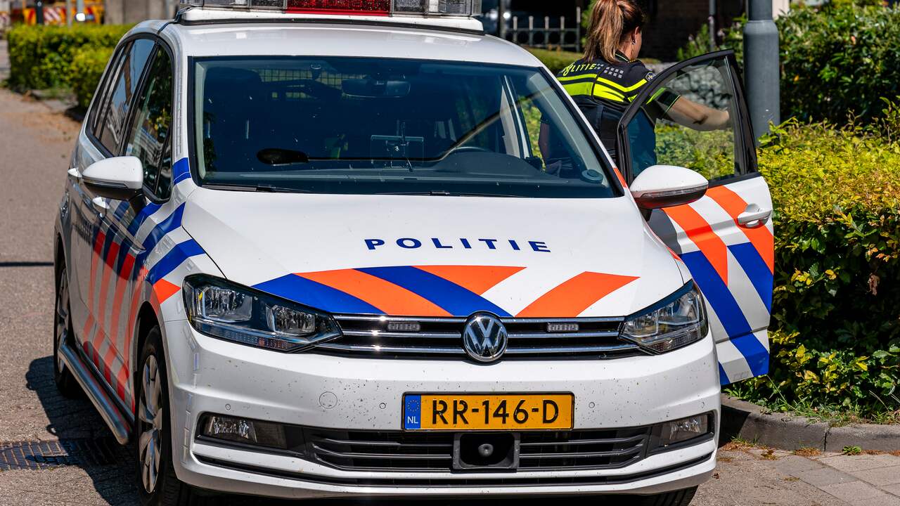 Vuurwapen, 125.000 euro en drugs gevonden in Geuzenveld