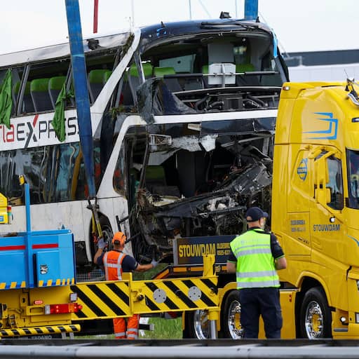 A28 deels weer open na ongeluk met touringcar bij Wezep