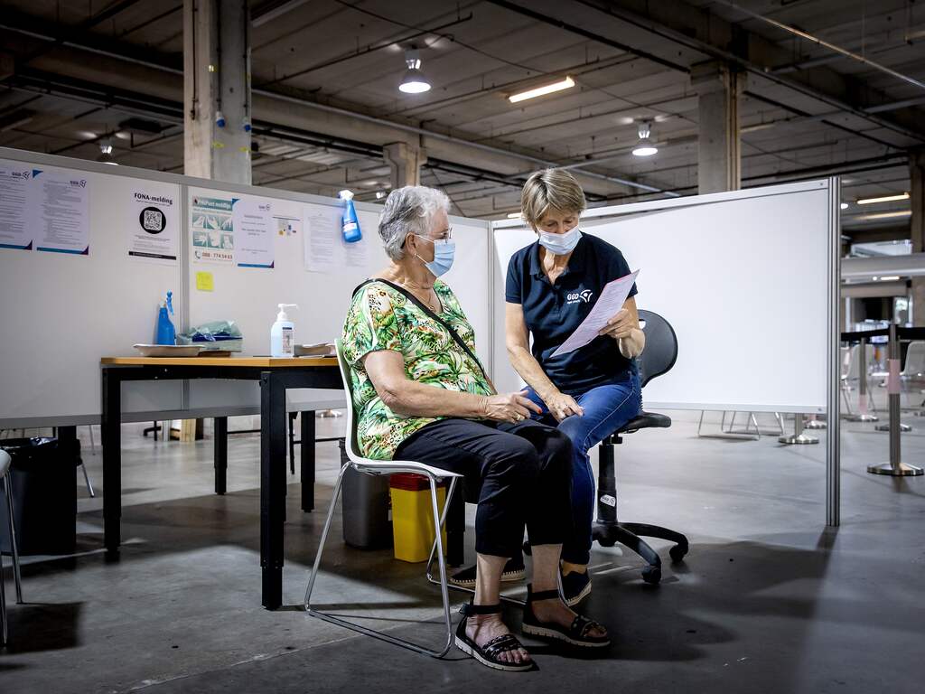 Goed nieuws: Omikronvaccin onderweg | Oplossing voor 'eeuwig riskante' PFAS