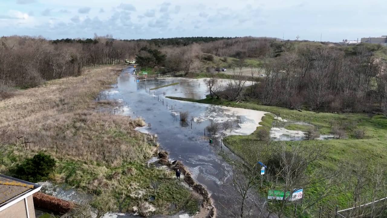 Urenlang wateroverlast- én tekort in delen Noord-Holland door lek in leiding