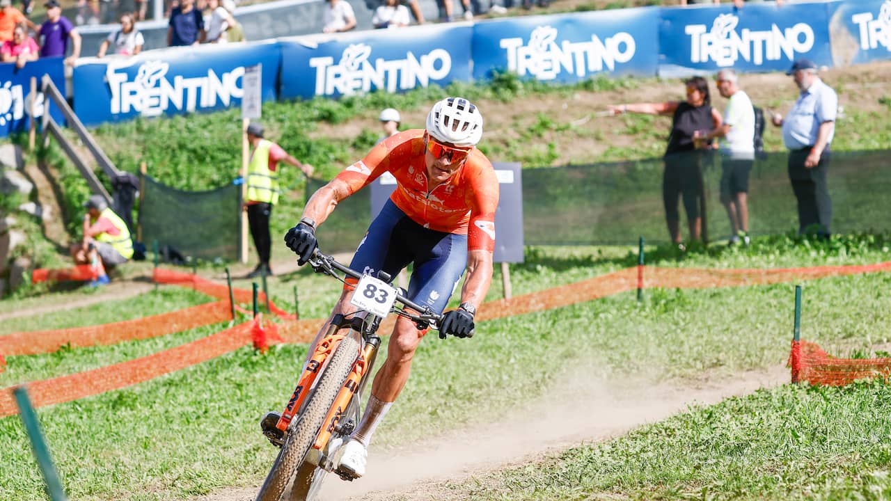 Foto bij Weer teleurstelling op mountainbike voor Van der Poel: 'Het stapelt zich wel op'