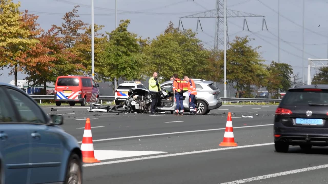 Brokstukken op A2 bij Breukelen na ongeluk