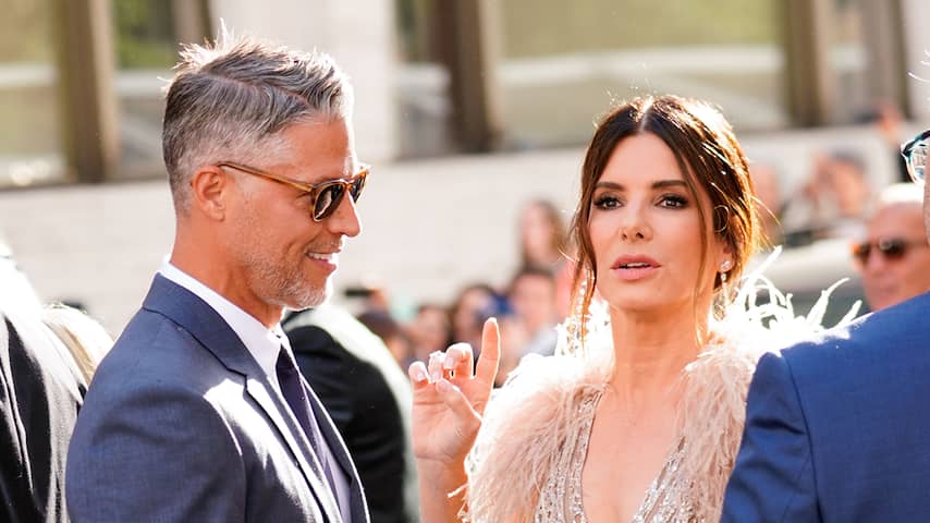 Foto bij Sandra Bullock mocht niet over ziekte overleden partner praten: 'Zijn wens'