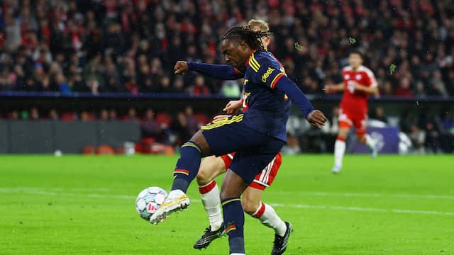 Ødegaard geeft prachtpass en laat Eze scoren voor Arsenal tegen Bayern