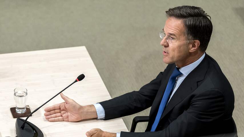 Foto bij Rutte: Meer reflectie op corona-aanpak, maar avondklok blijft 'onvermijdelijk'