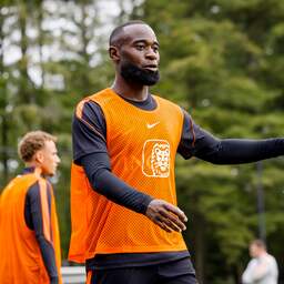 Ook Geertruida haakt geblesseerd af bij Oranje, Xavi roept geen vervanger op