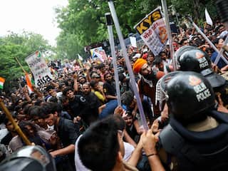 Duizenden jongeren van Indiase 'kakkerlakbeweging' demonstreren bij parlement