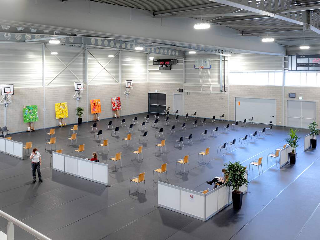 Tijdelijk ook geen Astra-vaccin voor ouderen om verspilling tegen te gaan