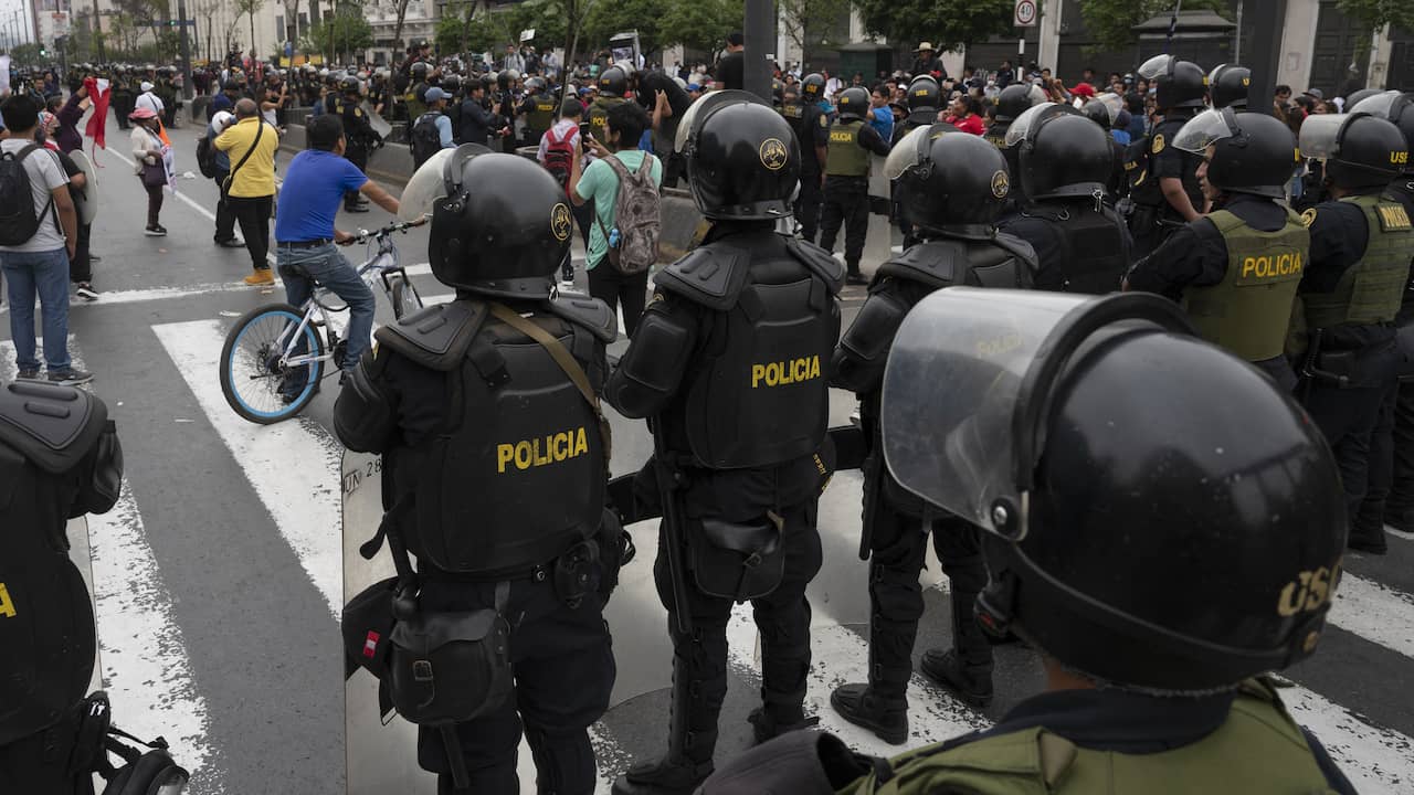 Peruaanse president opgepakt nadat hij parlement probeerde te ontbinden