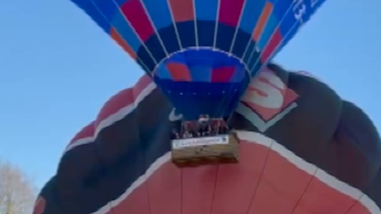 Video | Opstijgende luchtballon scheurt andere ballon open in Flevoland