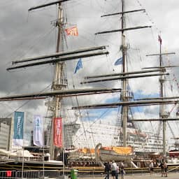 Livestream | Honderden SAIL-schepen zorgen voor file op het IJ