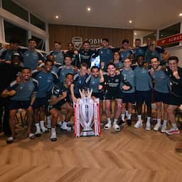 Arsenal na 22 jaar weer landskampioen dankzij misstap Manchester City