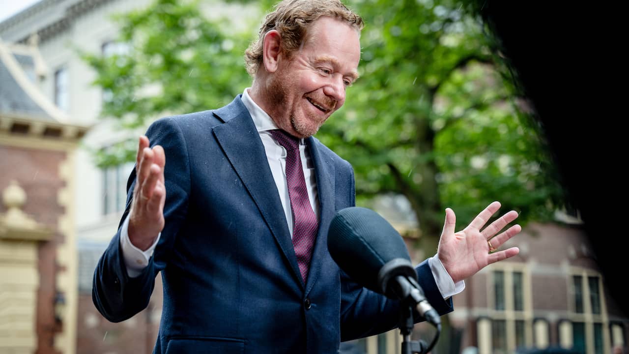 Kabinet boycot Hongarije niet: Van Weel (VVD) gaat naar Boedapest voor ...