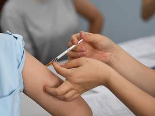 Moeten we straks een extra coronaprik halen? Dit weten we er nu over