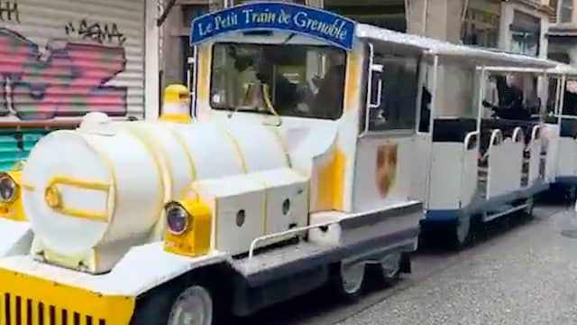 Video | Franse demonstranten rijden op ME af met gestolen toeristentreintje