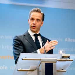 Coronaminister Hugo de Jonge ontraadde mondkapjes na lobby ouderenzorg