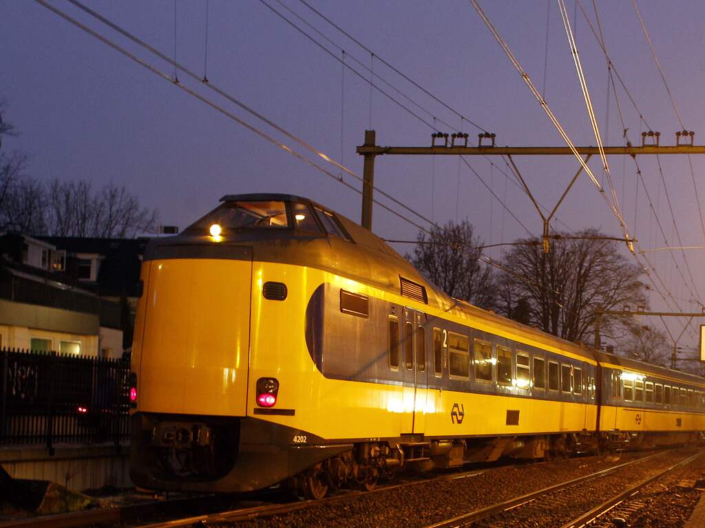 Vertragingen op spoor door beschadigde bovenleidingen